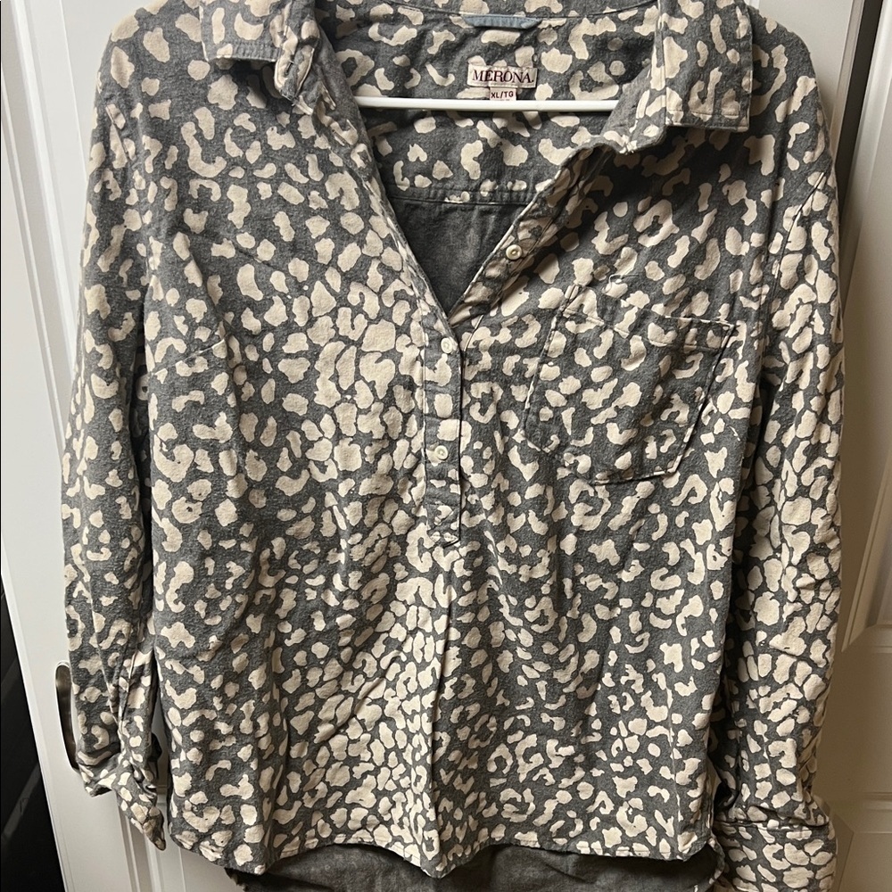 Target "Merona"  Gray & Cream Leopard Half Button Down Shirt, XL - Picture 3 of 4